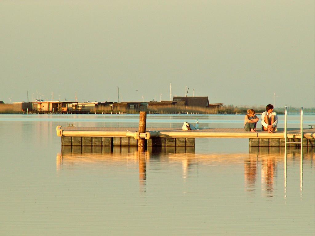 Hotel Am See Rust Bagian luar foto