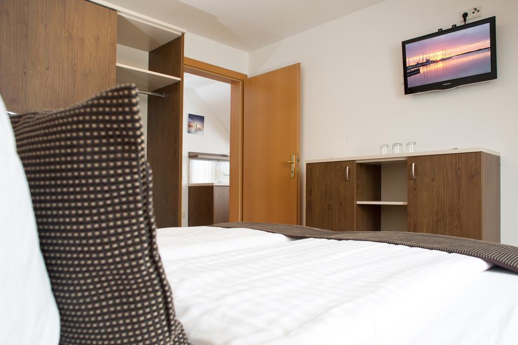 Hotel Am See Rust Bagian luar foto