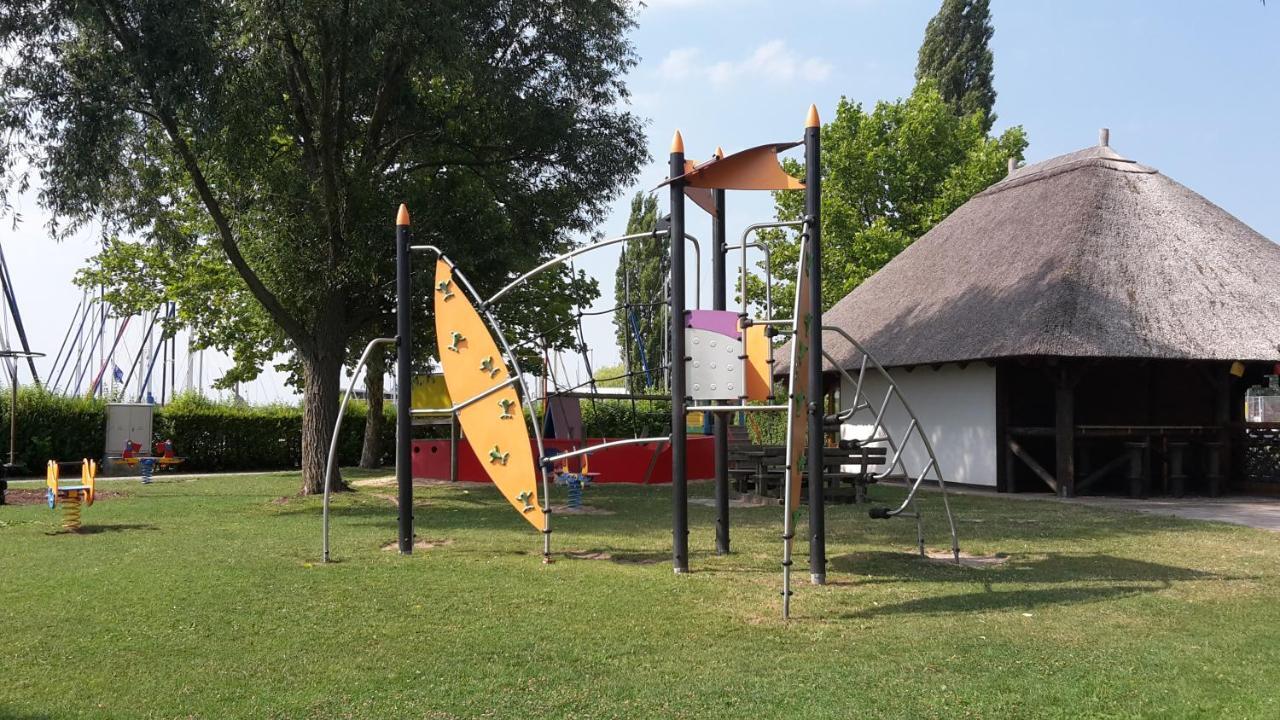 Hotel Am See Rust Bagian luar foto
